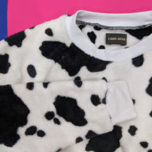 Load image into Gallery viewer, Fluffy Cow Print Cropped Jumper